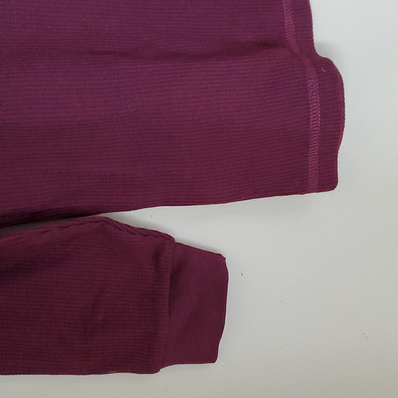 Old Navy maroon long sleeve with print & plain white long sleeve bundle - Picture 4 of 13